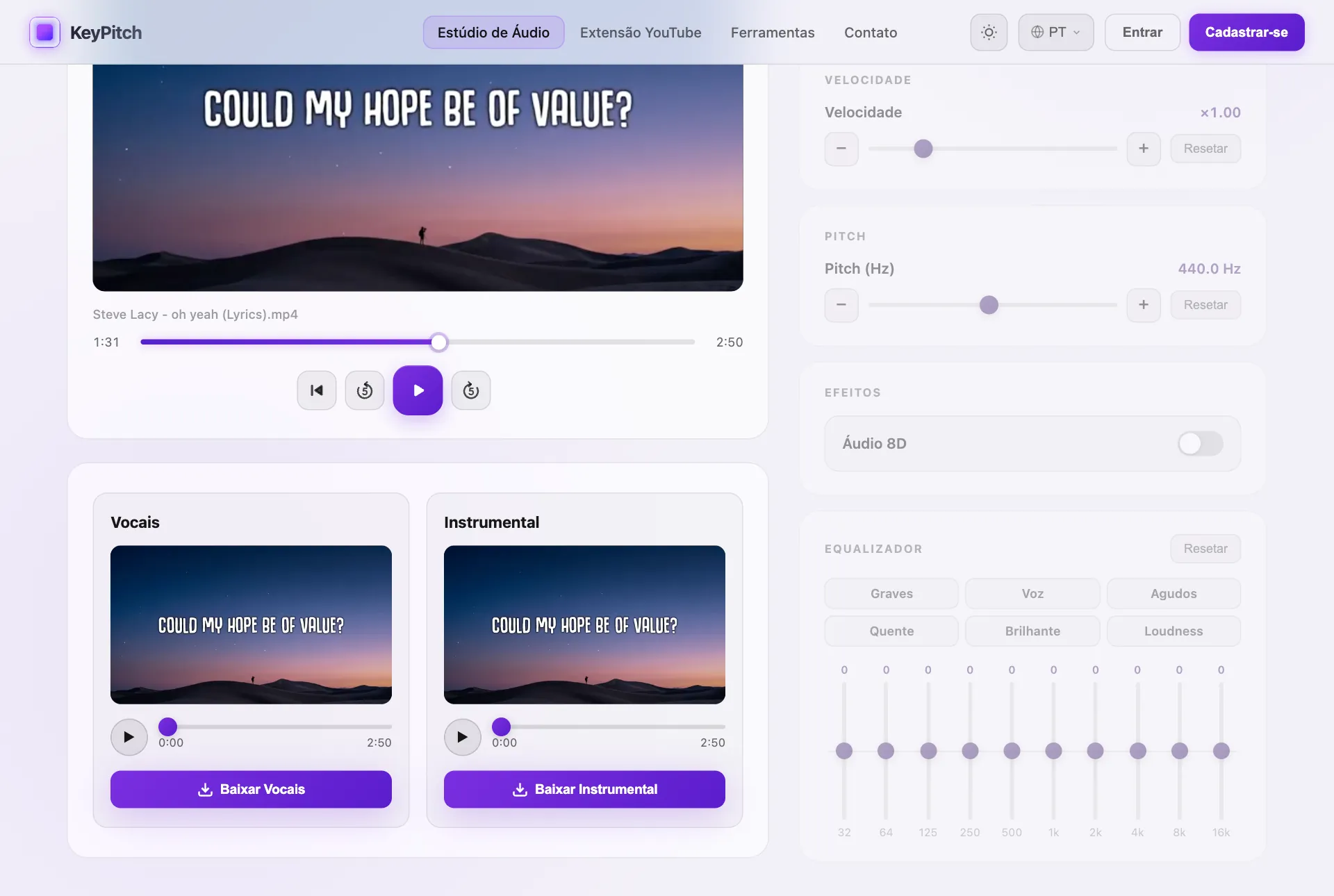 Removedor de Vocais IA do KeyPitch: uma música separada em voz e instrumental, cada uma com o seu botão Baixar, para criar um playback de louvor